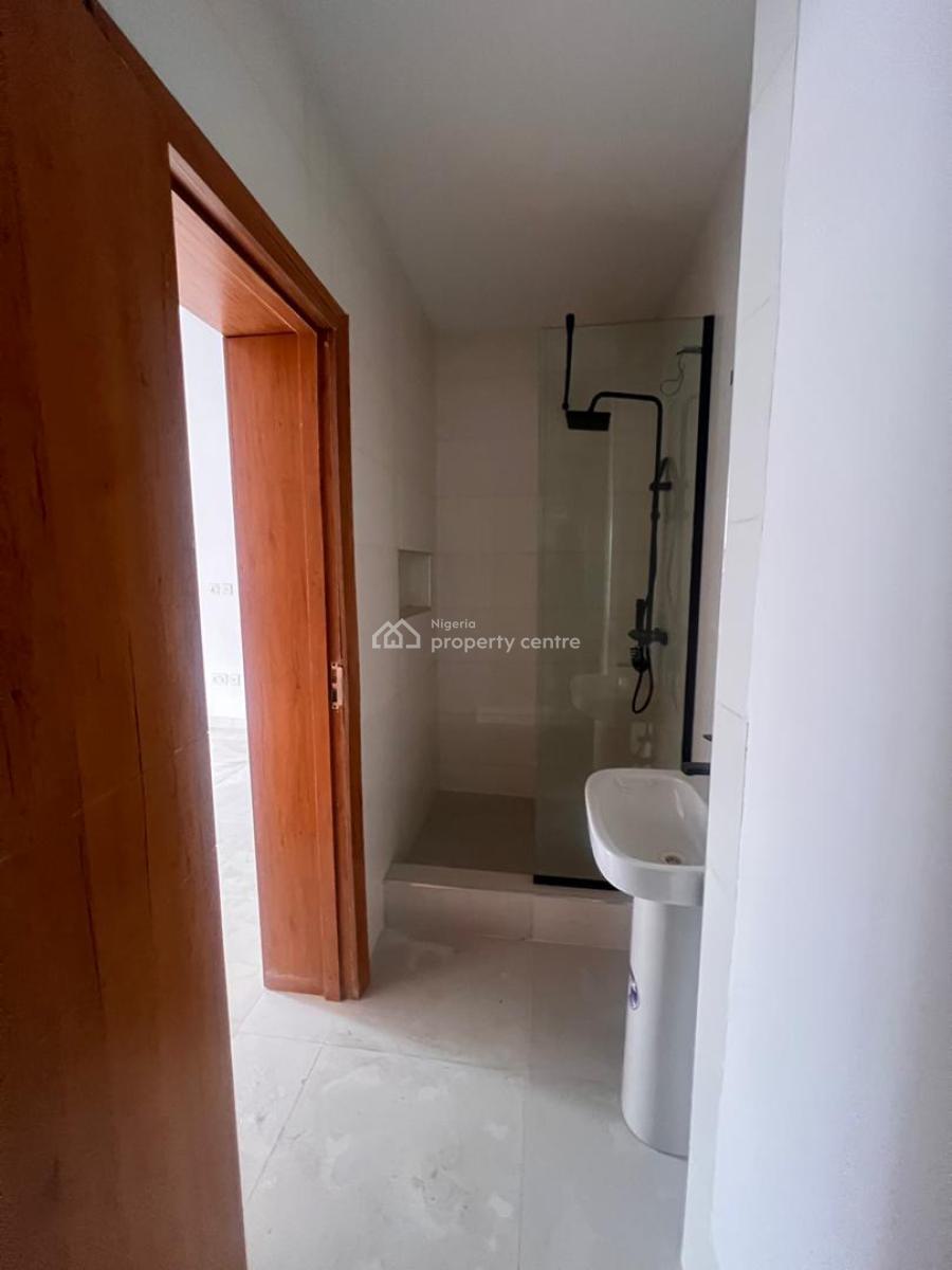 Luxurious 2 Bedroom Apartment with  Gym and Elevator, Lekki Phase 1, Lekki, Lagos, Block of Flats for Sale