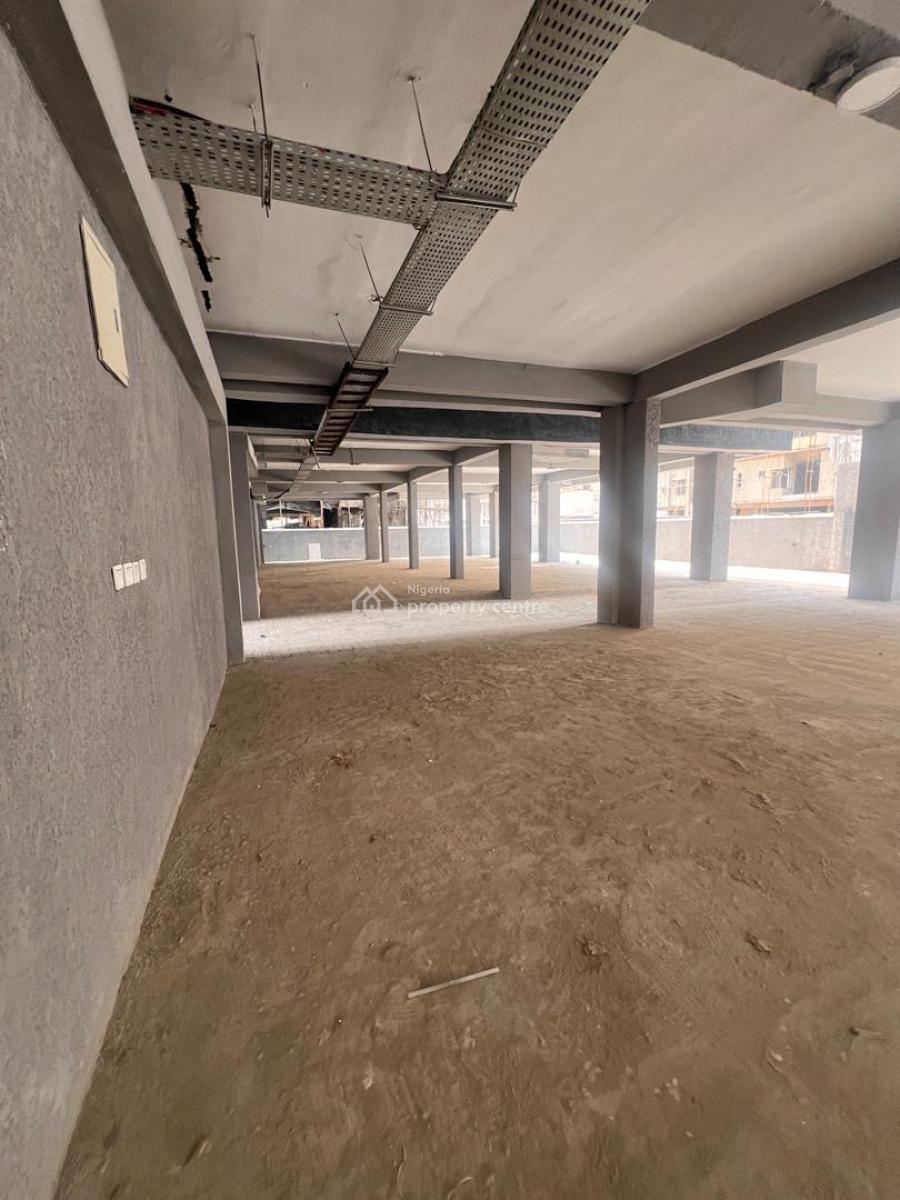 Luxurious 2 Bedroom Apartment with  Gym and Elevator, Lekki Phase 1, Lekki, Lagos, Block of Flats for Sale