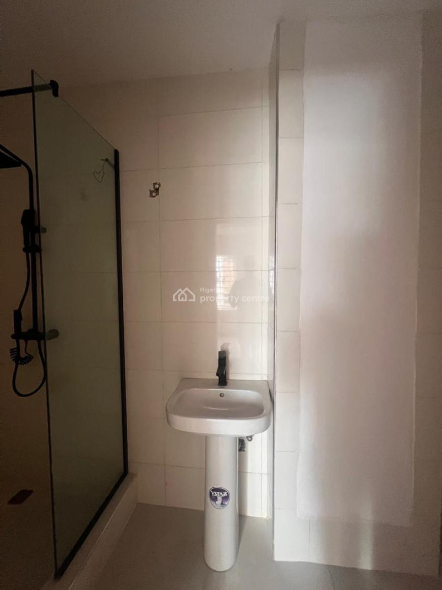 Luxurious 2 Bedroom Apartment with  Gym and Elevator, Lekki Phase 1, Lekki, Lagos, Block of Flats for Sale