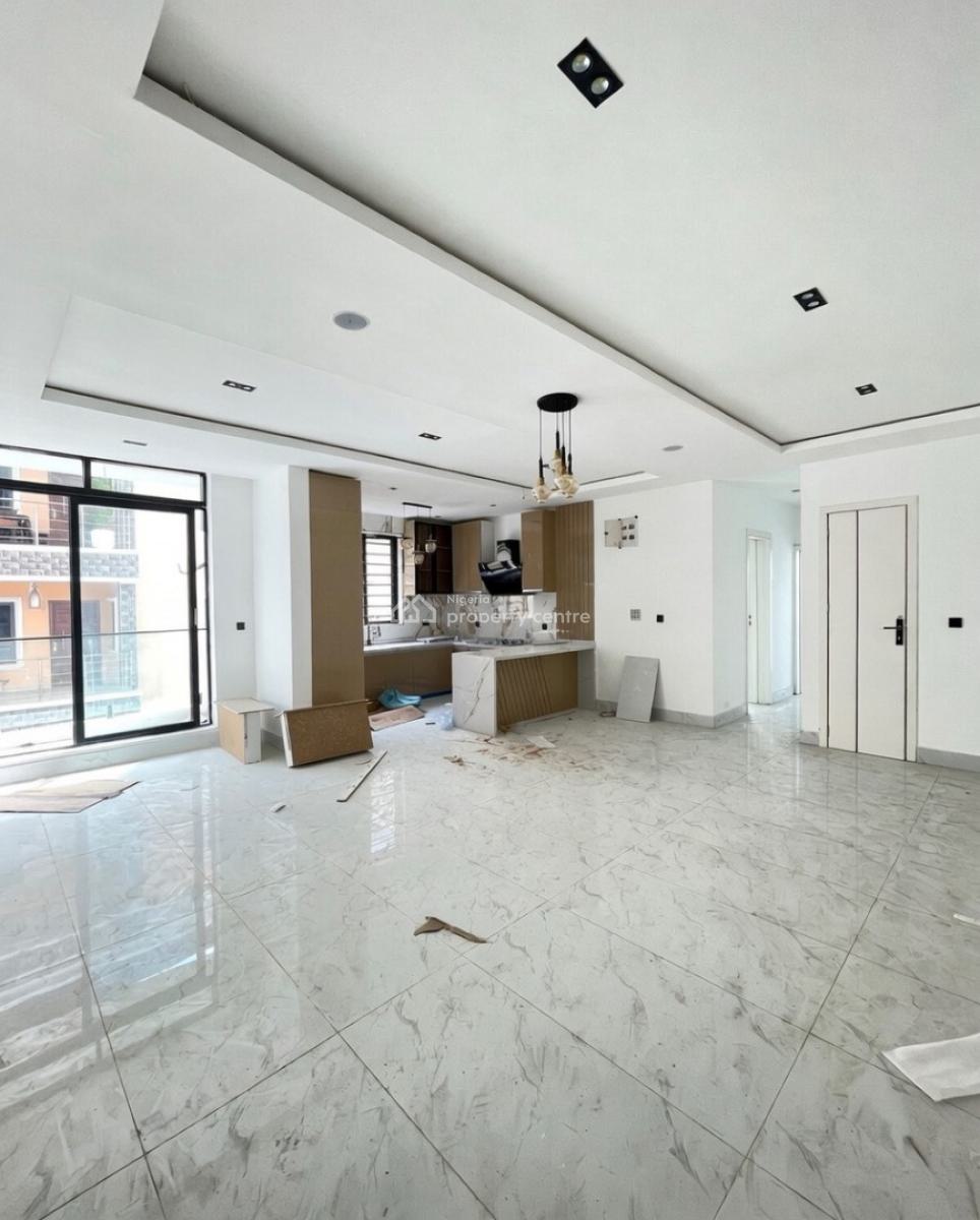 Lovely 2 Bedroom Apartment with Bq, Lekki Phase 1, Lekki, Lagos, Block of Flats for Sale