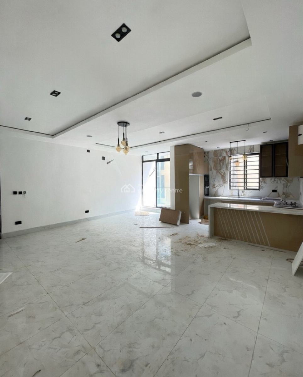 Lovely 2 Bedroom Apartment with Bq, Lekki Phase 1, Lekki, Lagos, Block of Flats for Sale