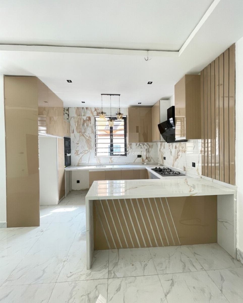 Lovely 2 Bedroom Apartment with Bq, Lekki Phase 1, Lekki, Lagos, Block of Flats for Sale