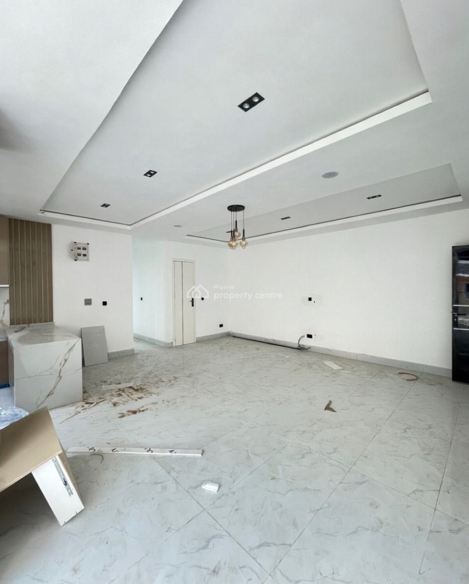 Lovely 2 Bedroom Apartment with Bq, Lekki Phase 1, Lekki, Lagos, Block of Flats for Sale