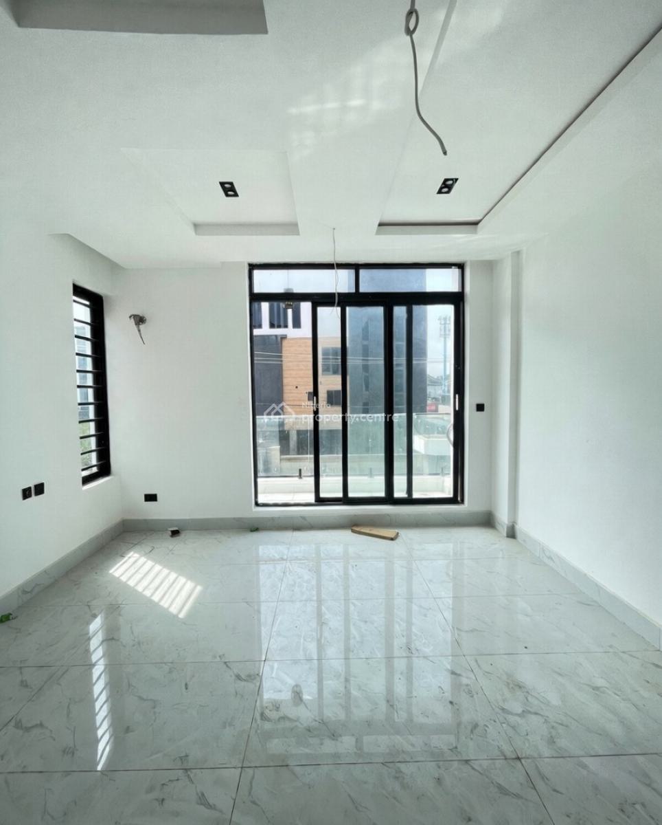 Lovely 2 Bedroom Apartment with Bq, Lekki Phase 1, Lekki, Lagos, Block of Flats for Sale