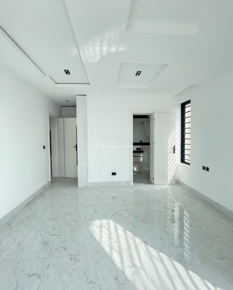 Lovely 2 Bedroom Apartment with Bq, Lekki Phase 1, Lekki, Lagos, Block of Flats for Sale