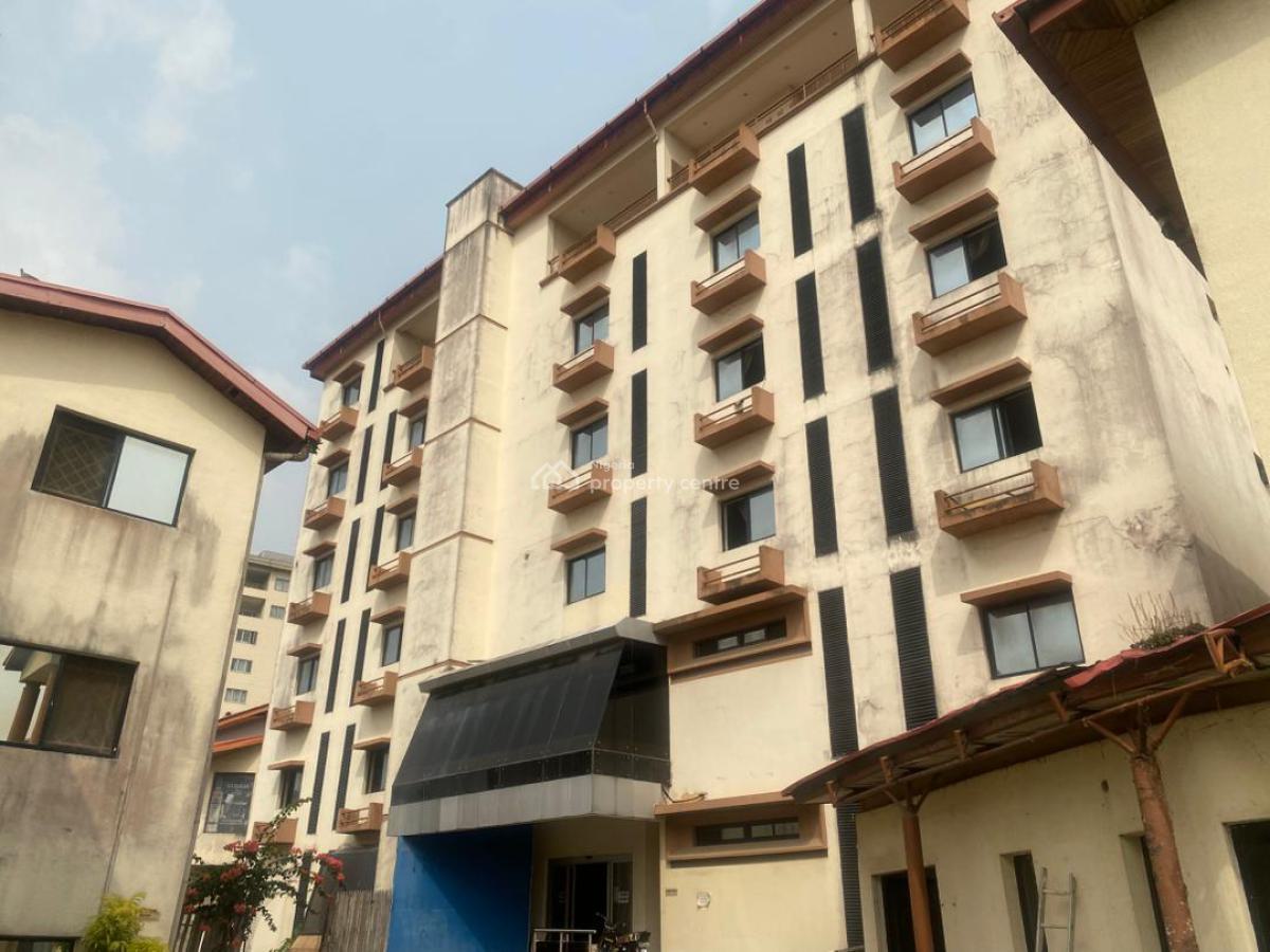 Renovatable / Demolishable Residential Block, Victoria Island (vi), Lagos, House for Sale