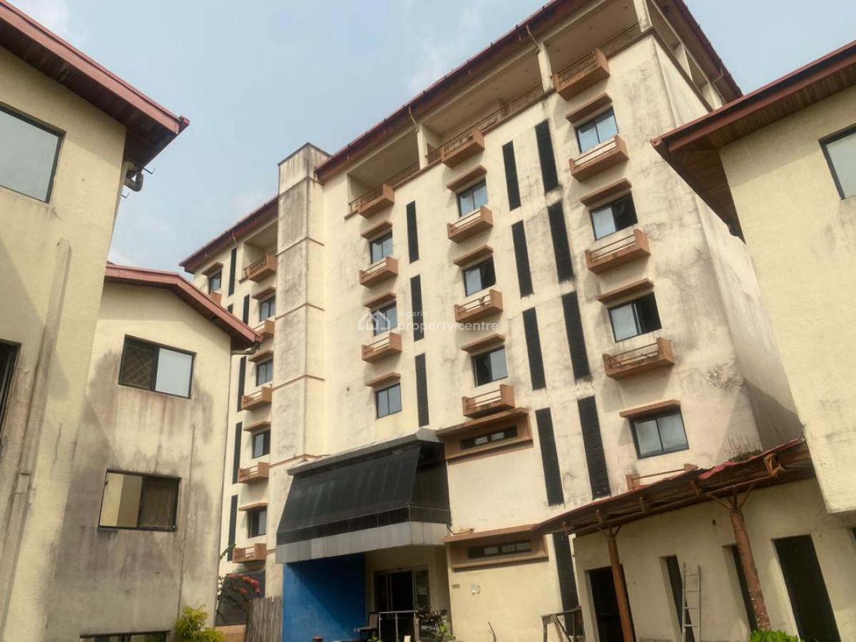 Renovatable / Demolishable Residential Block, Victoria Island (vi), Lagos, House for Sale