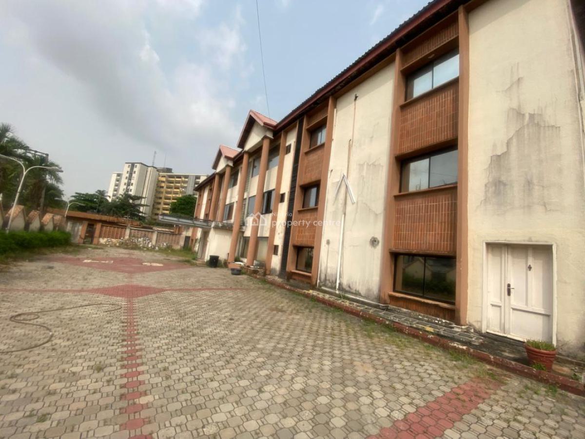Renovatable / Demolishable Residential Block, Victoria Island (vi), Lagos, House for Sale