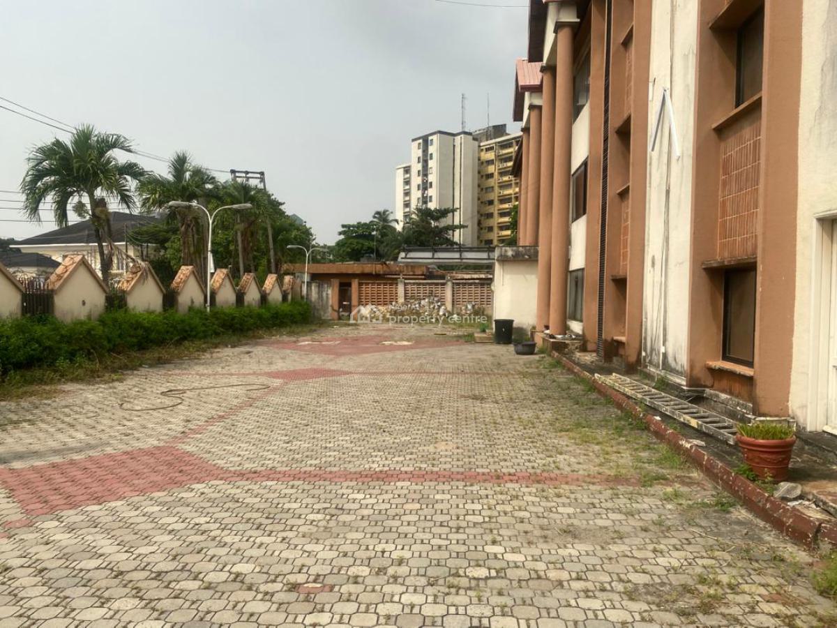 Renovatable / Demolishable Residential Block, Victoria Island (vi), Lagos, House for Sale