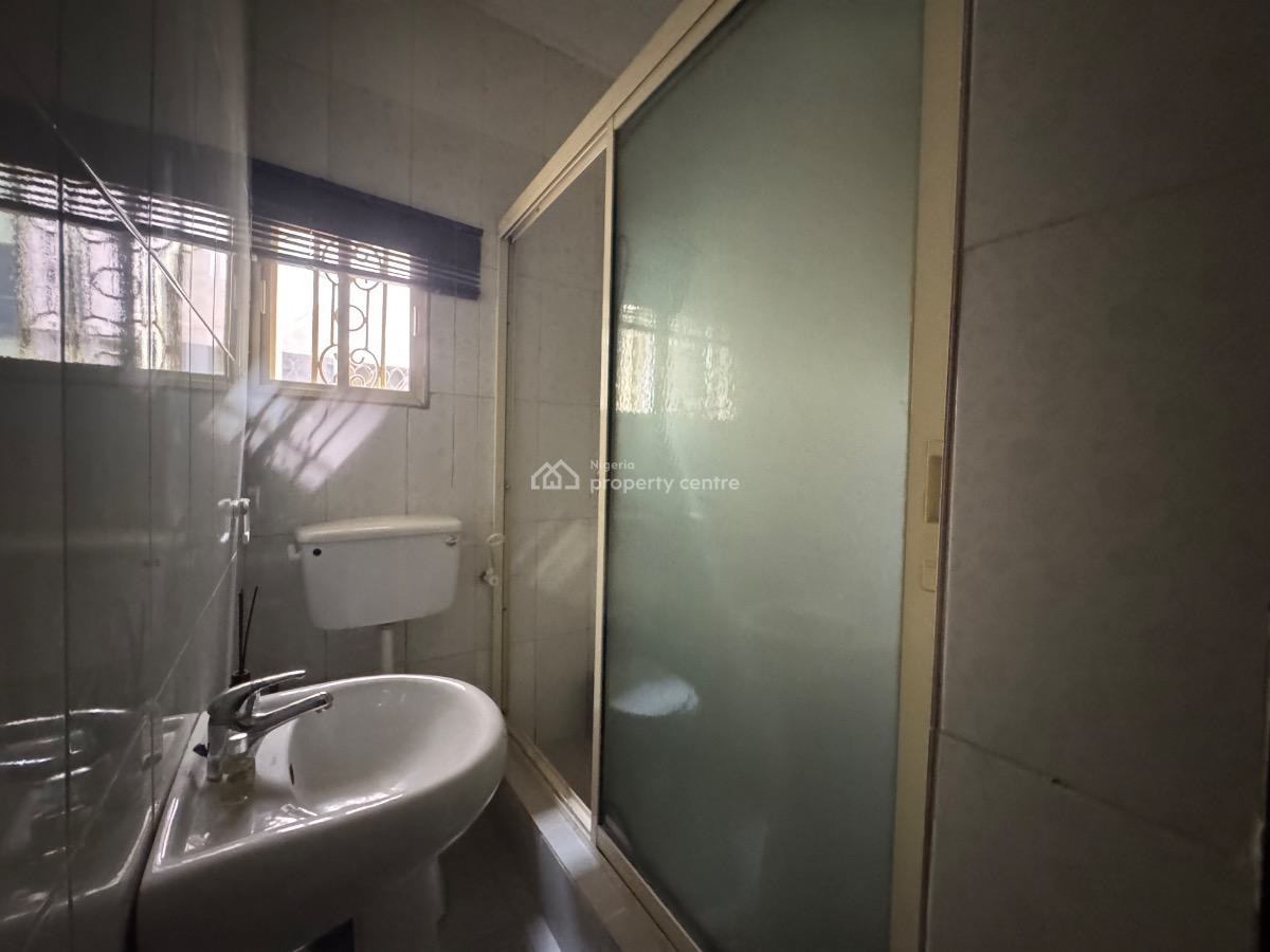 Luxury & Spacious 3 Bedroom Apartment, Gra Phase 2, Magodo, Lagos, Flat / Apartment for Sale