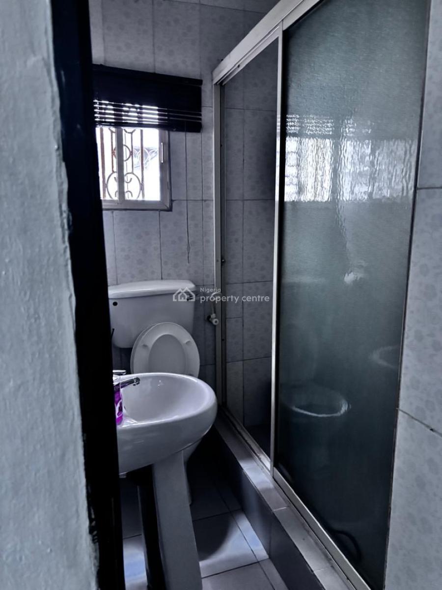 Luxury & Spacious 3 Bedroom Apartment, Gra Phase 2, Magodo, Lagos, Flat / Apartment for Sale