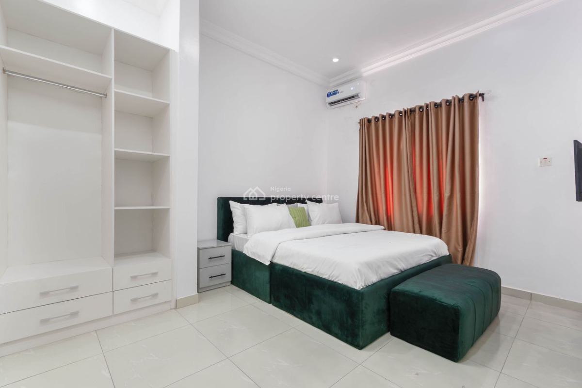 Luxury 3 Bedroom Apartment, Folashade Ave, Lekki Phase 1, Lekki, Lagos, Flat / Apartment Short Let