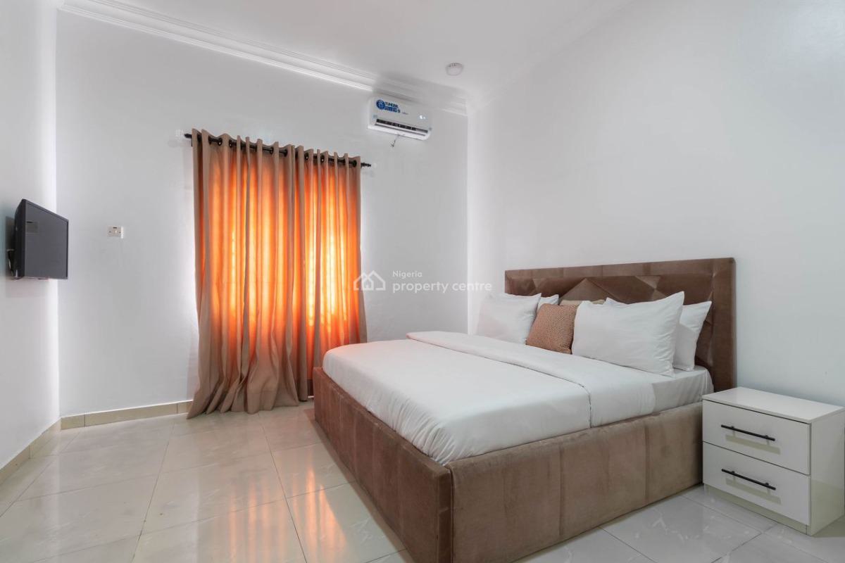 Luxury 3 Bedroom Apartment, Folashade Ave, Lekki Phase 1, Lekki, Lagos, Flat / Apartment Short Let