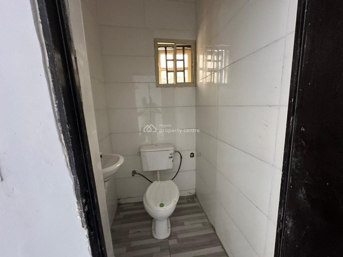 3 Bedrooms Apartment, Off International Airport Road, Ajao Estate, Isolo, Lagos, Flat / Apartment for Rent