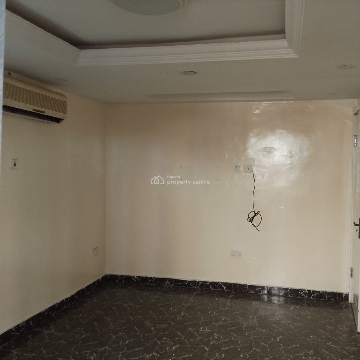Just Out for Letting  3 Bedroom Flat, Oyadiran Estate, Sabo, Yaba, Lagos, Flat / Apartment for Rent