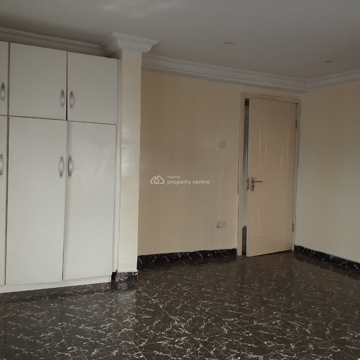 Just Out for Letting  3 Bedroom Flat, Oyadiran Estate, Sabo, Yaba, Lagos, Flat / Apartment for Rent