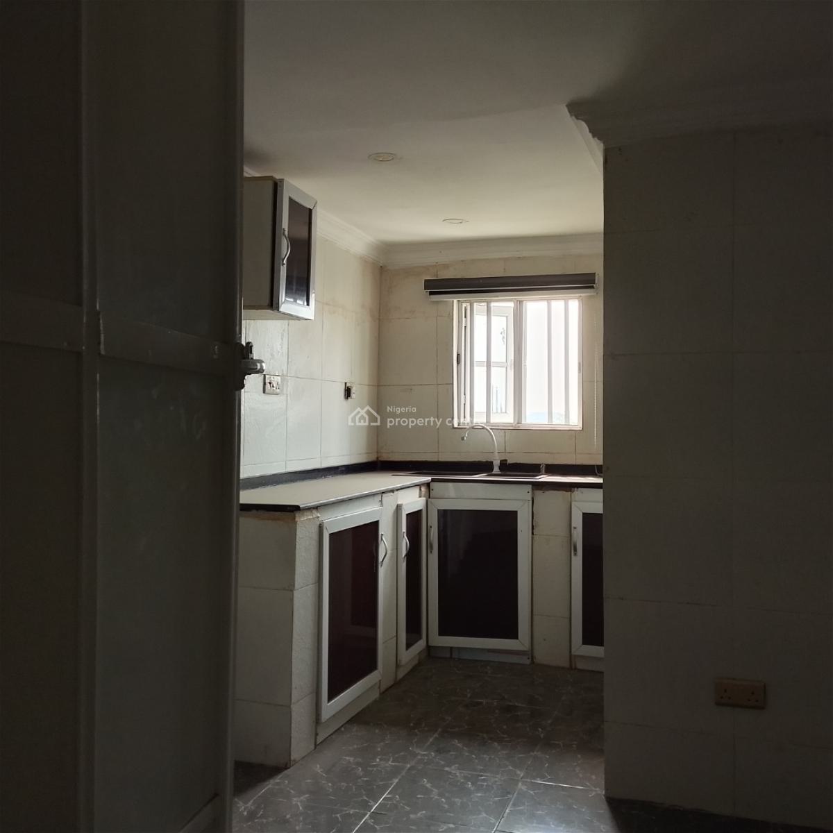 Just Out for Letting  3 Bedroom Flat, Oyadiran Estate, Sabo, Yaba, Lagos, Flat / Apartment for Rent
