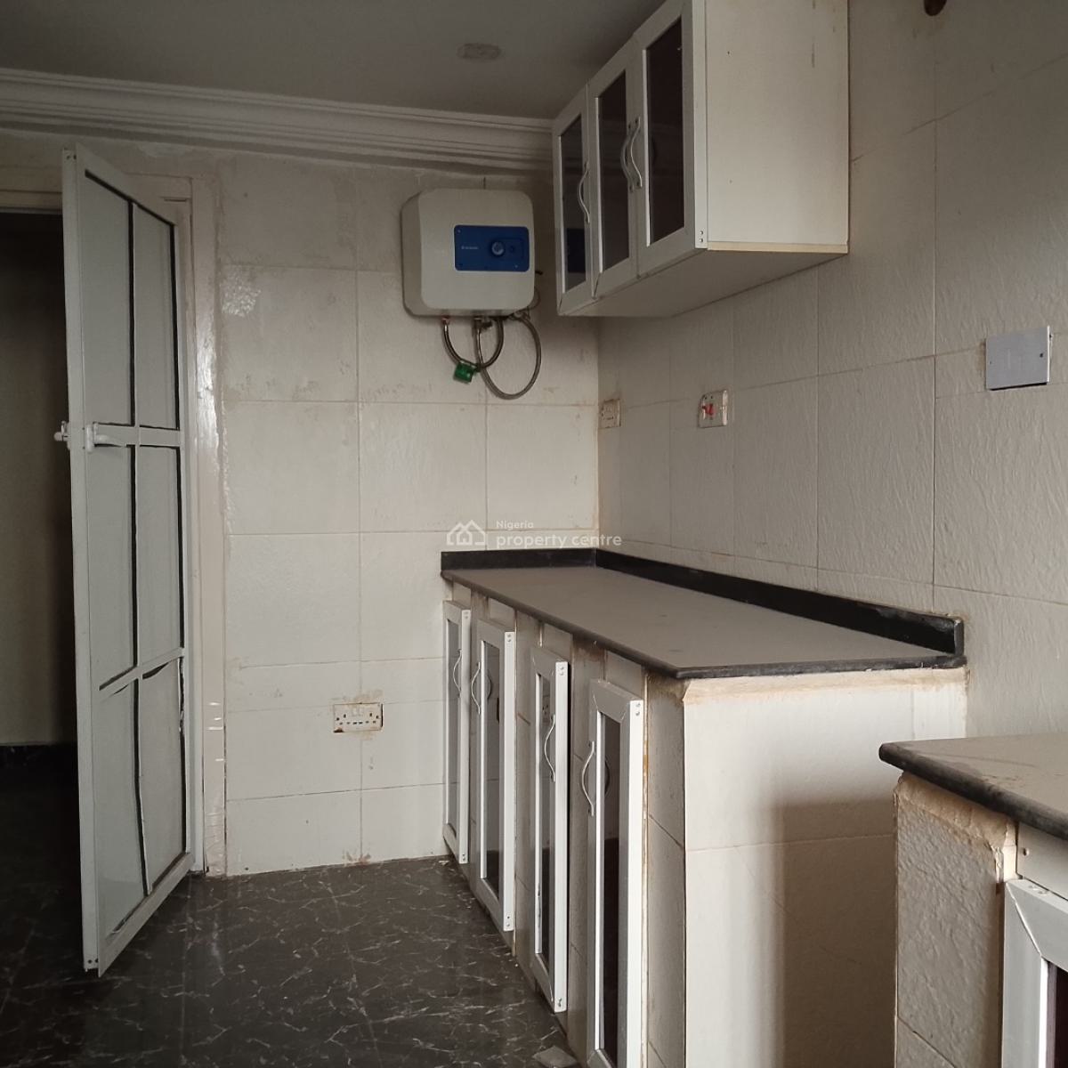 Just Out for Letting  3 Bedroom Flat, Oyadiran Estate, Sabo, Yaba, Lagos, Flat / Apartment for Rent