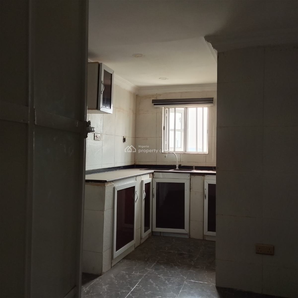 Just Out for Letting  3 Bedroom Flat, Oyadiran Estate, Sabo, Yaba, Lagos, Flat / Apartment for Rent