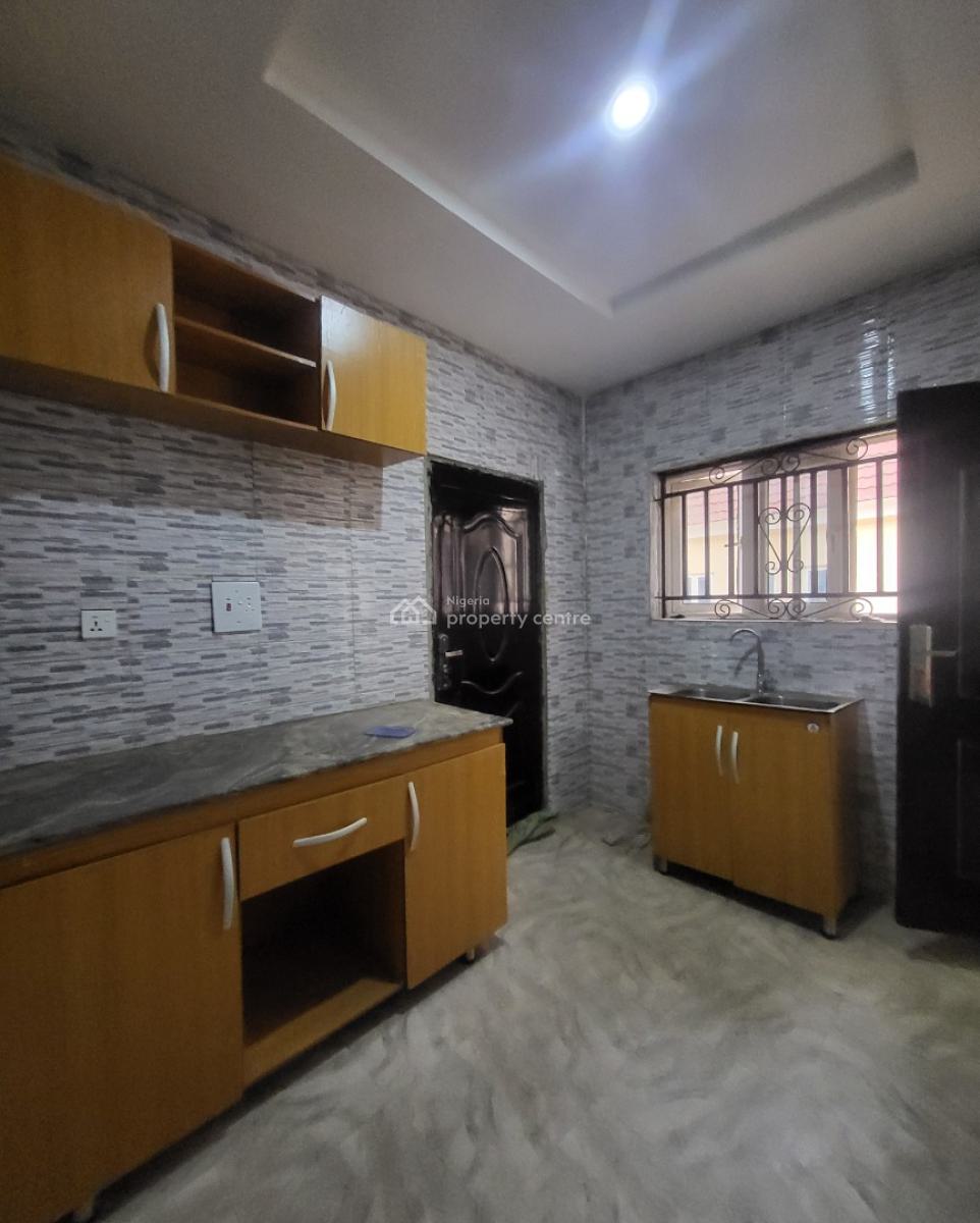 Luxurious Massive 2 Bedroom Flat, By Summit Bible Church, Kaura, Abuja, Flat / Apartment for Rent