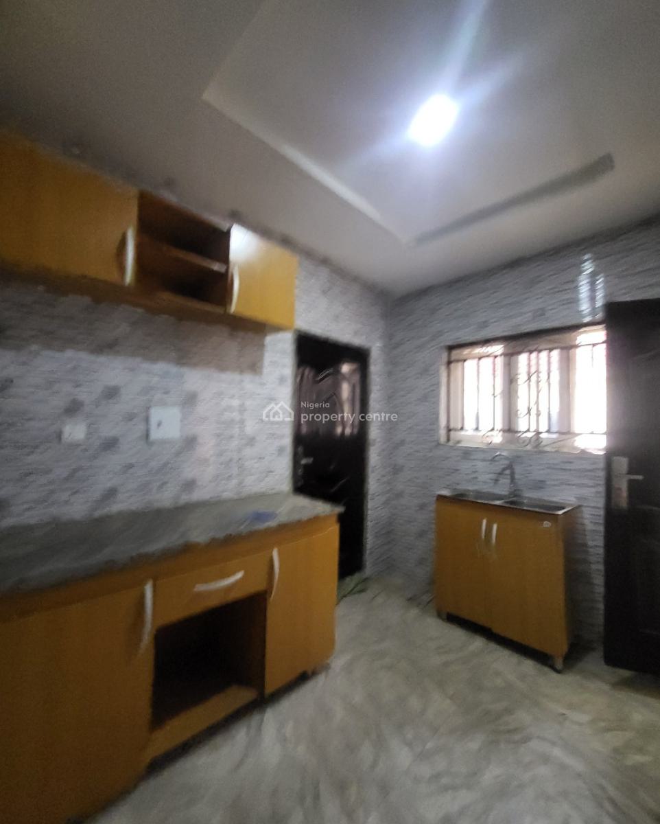 Luxurious Massive 2 Bedroom Flat, By Summit Bible Church, Kaura, Abuja, Flat / Apartment for Rent