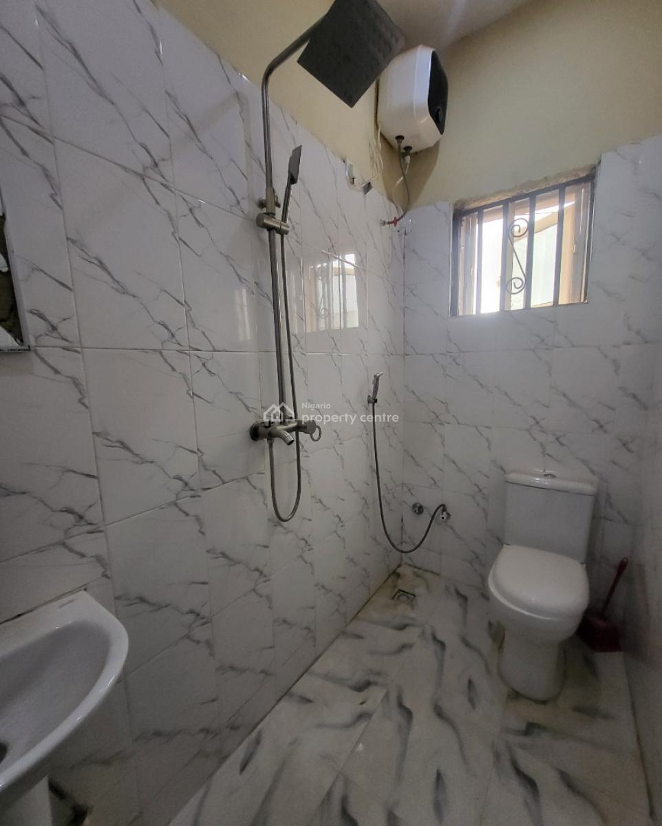 Luxurious Massive 2 Bedroom Flat, By Summit Bible Church, Kaura, Abuja, Flat / Apartment for Rent