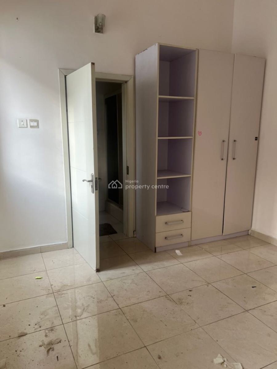 Spacious Room Upstairs in a Shared Apartment, Bera Estate, Chevron Drive, Lekki, Lagos, Self Contain (single Rooms) for Rent