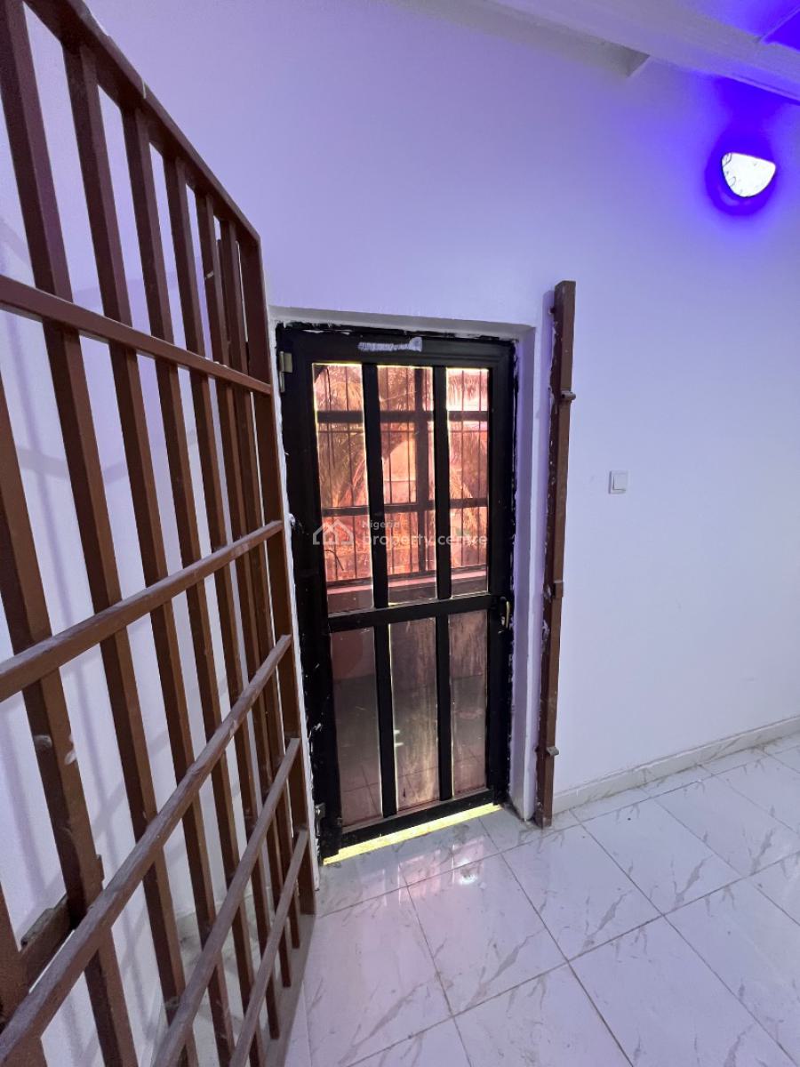 Spacious 1 Bedroom Flat in The Heart of Town, Lekki Phase 1, Lekki, Lagos, Mini Flat (room and Parlour) for Rent