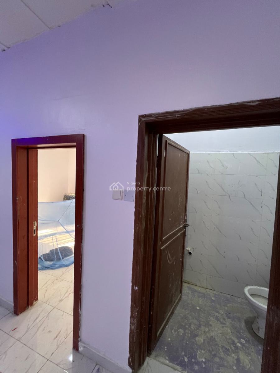Spacious 1 Bedroom Flat in The Heart of Town, Lekki Phase 1, Lekki, Lagos, Mini Flat (room and Parlour) for Rent