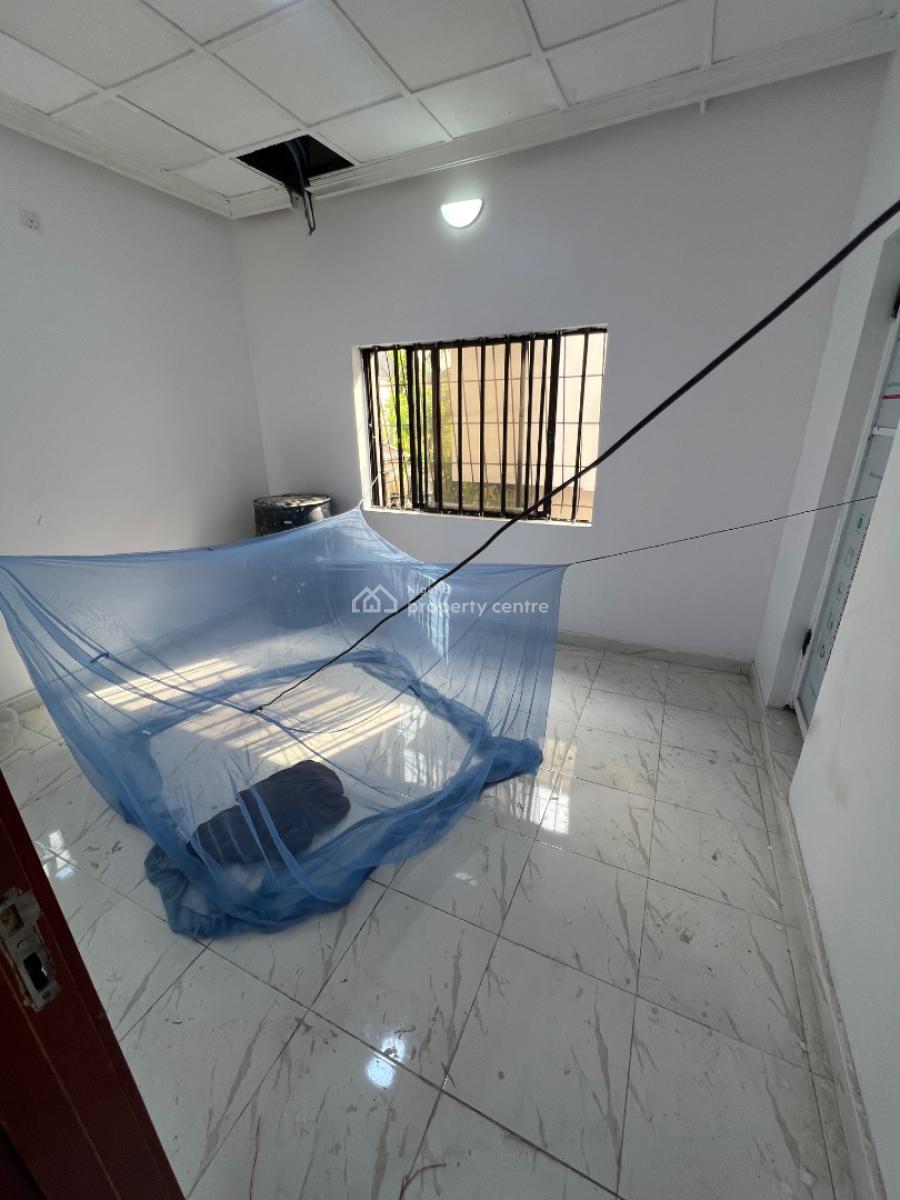 Spacious 1 Bedroom Flat in The Heart of Town, Lekki Phase 1, Lekki, Lagos, Mini Flat (room and Parlour) for Rent