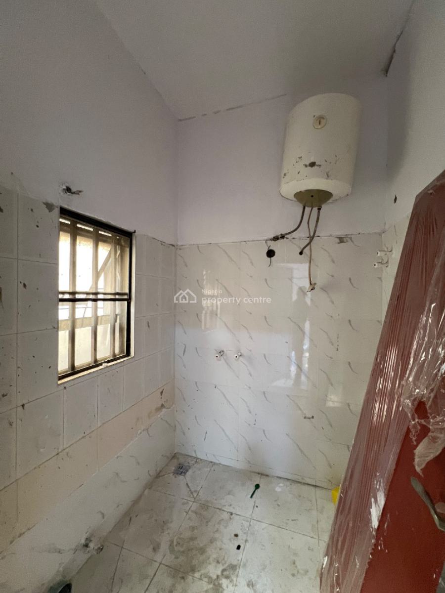 Spacious 1 Bedroom Flat in The Heart of Town, Lekki Phase 1, Lekki, Lagos, Mini Flat (room and Parlour) for Rent