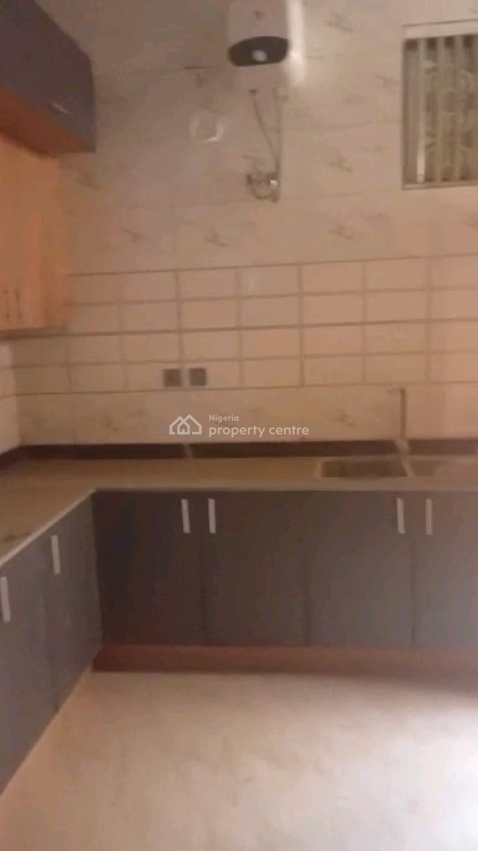 Luxury 3 Bedrooms Spacious Flat Available, By Amakas Mall, Guzape District, Abuja, Flat / Apartment for Rent