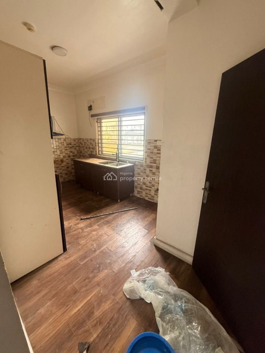 Well Maintained Renovated 3 Bedrooms Apartments with Ac, Right Hand Side, Lekki Phase 1, Lekki, Lagos, Flat / Apartment for Rent