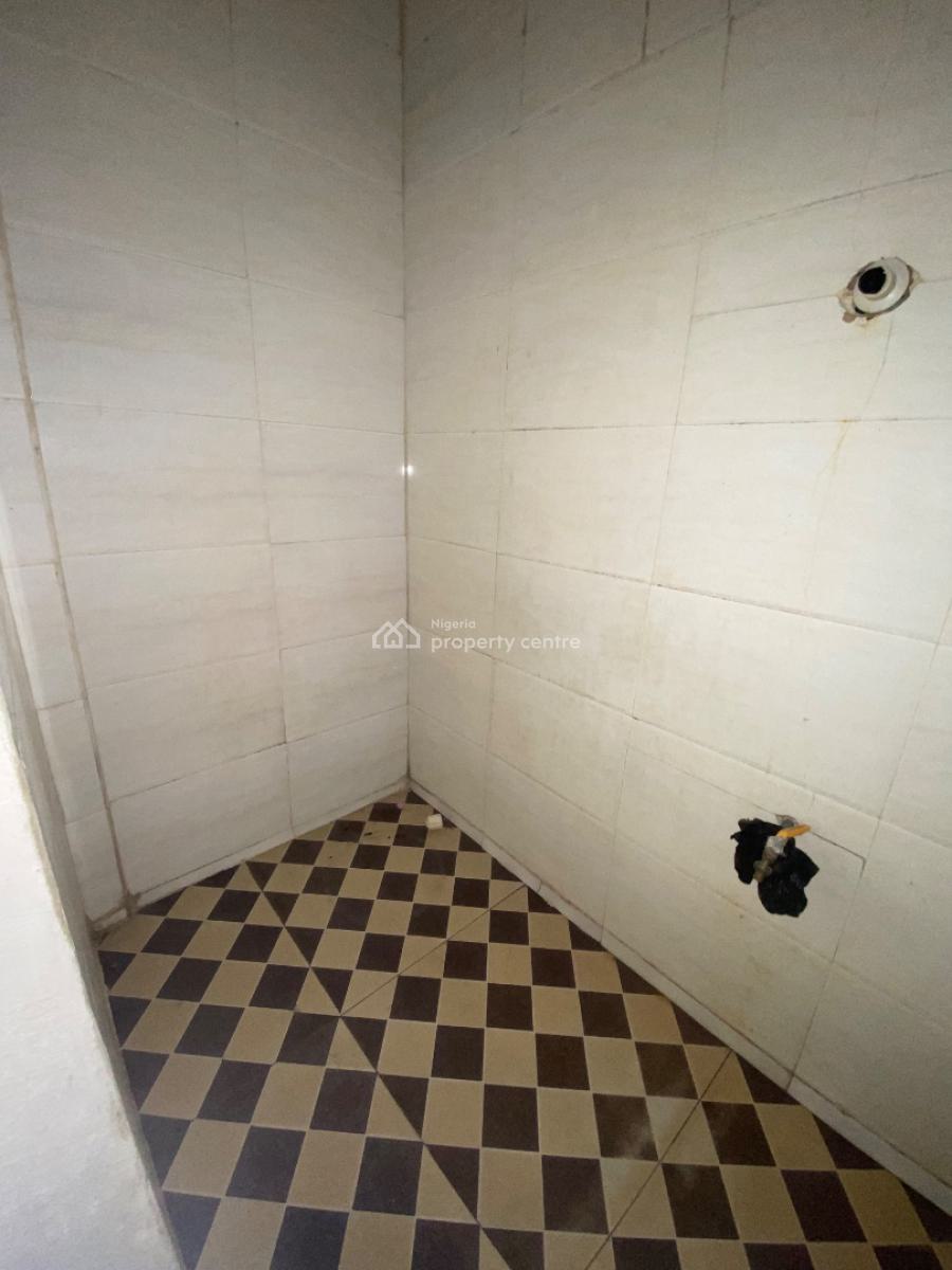 Spacious Bq Available, Chevron Drive, Bera Estate, Lekki Expressway, Lekki, Lagos, Flat / Apartment for Rent