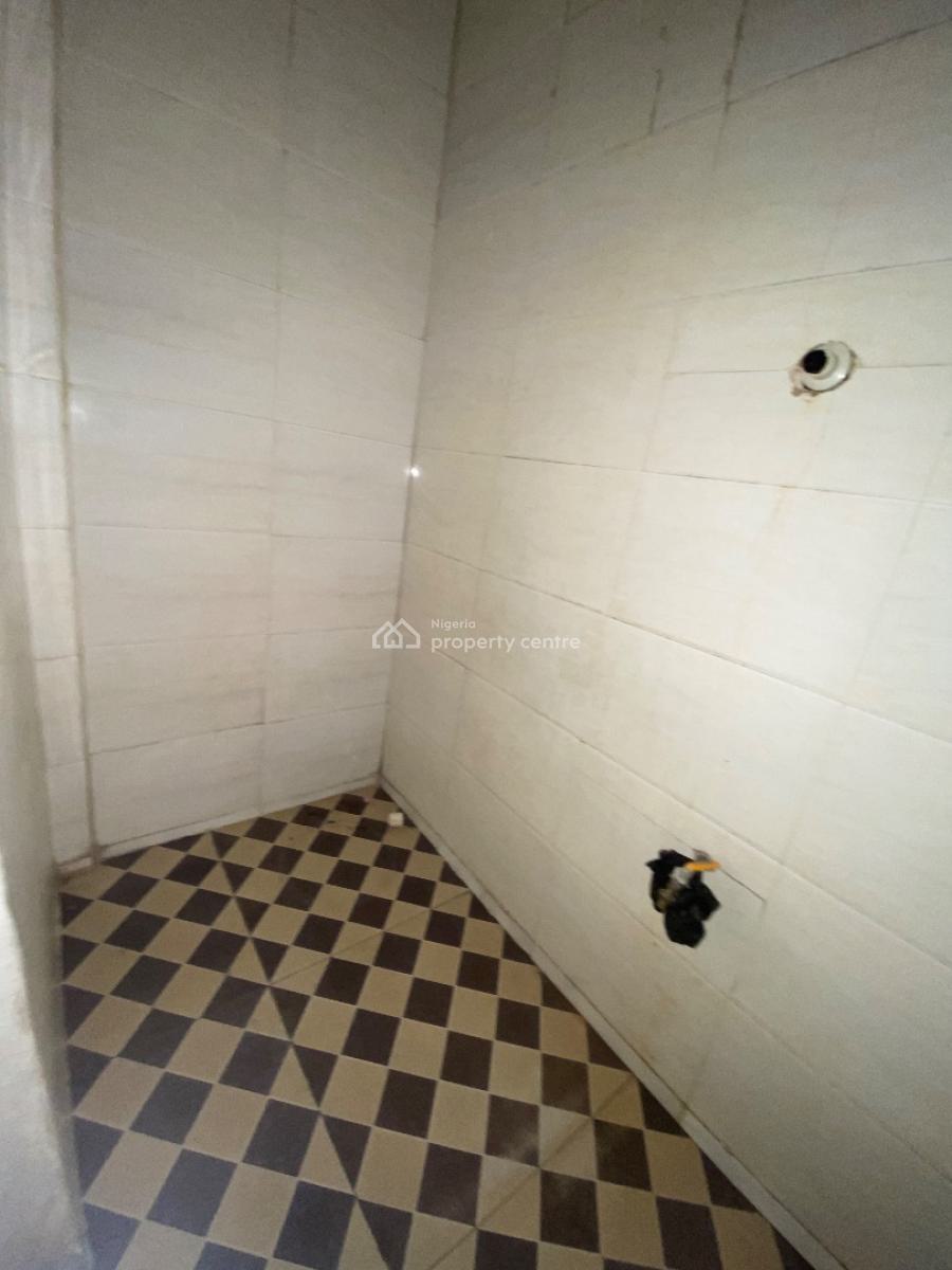 Spacious Bq Available, Chevron Drive, Bera Estate, Lekki Expressway, Lekki, Lagos, Flat / Apartment for Rent