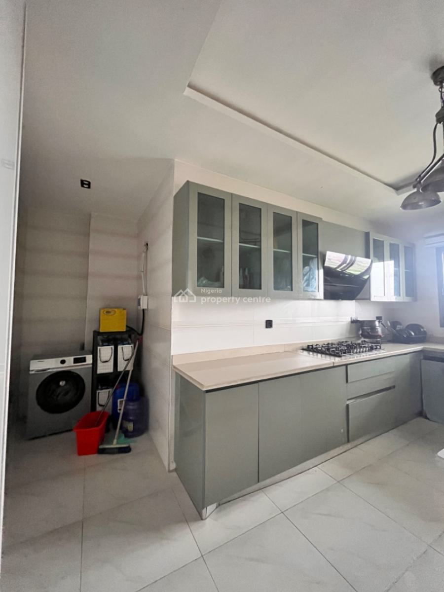 Luxury 4 Bedrooms Penthouse with Pool, Gym and Elevator, Lekki Phase 1, Lekki, Lagos, Flat / Apartment for Rent