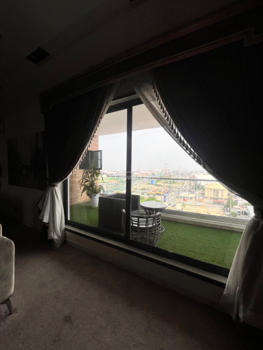 Luxury 4 Bedrooms Penthouse with Pool, Gym and Elevator, Lekki Phase 1, Lekki, Lagos, Flat / Apartment for Rent
