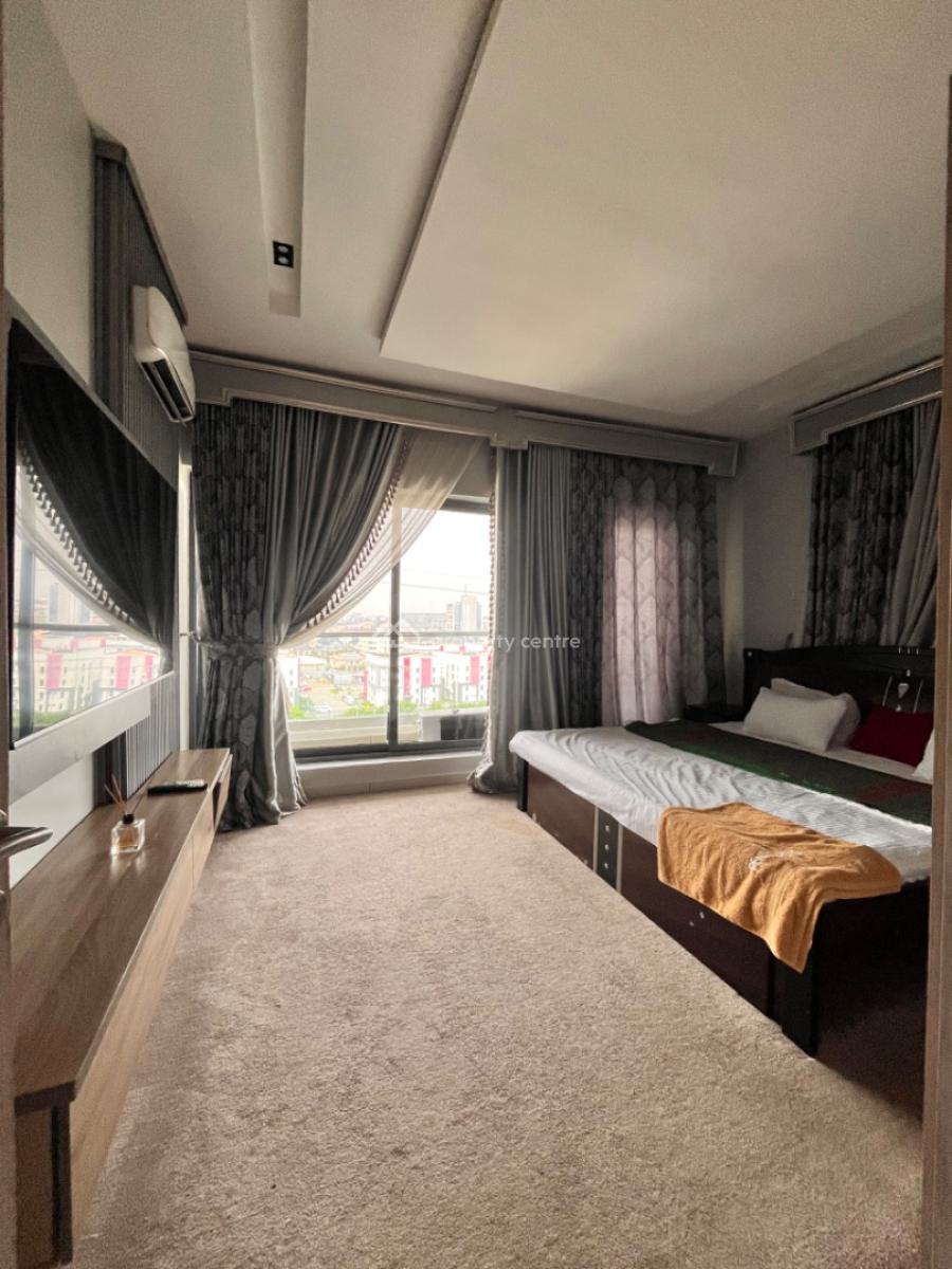 Luxury 4 Bedrooms Penthouse with Pool, Gym and Elevator, Lekki Phase 1, Lekki, Lagos, Flat / Apartment for Rent