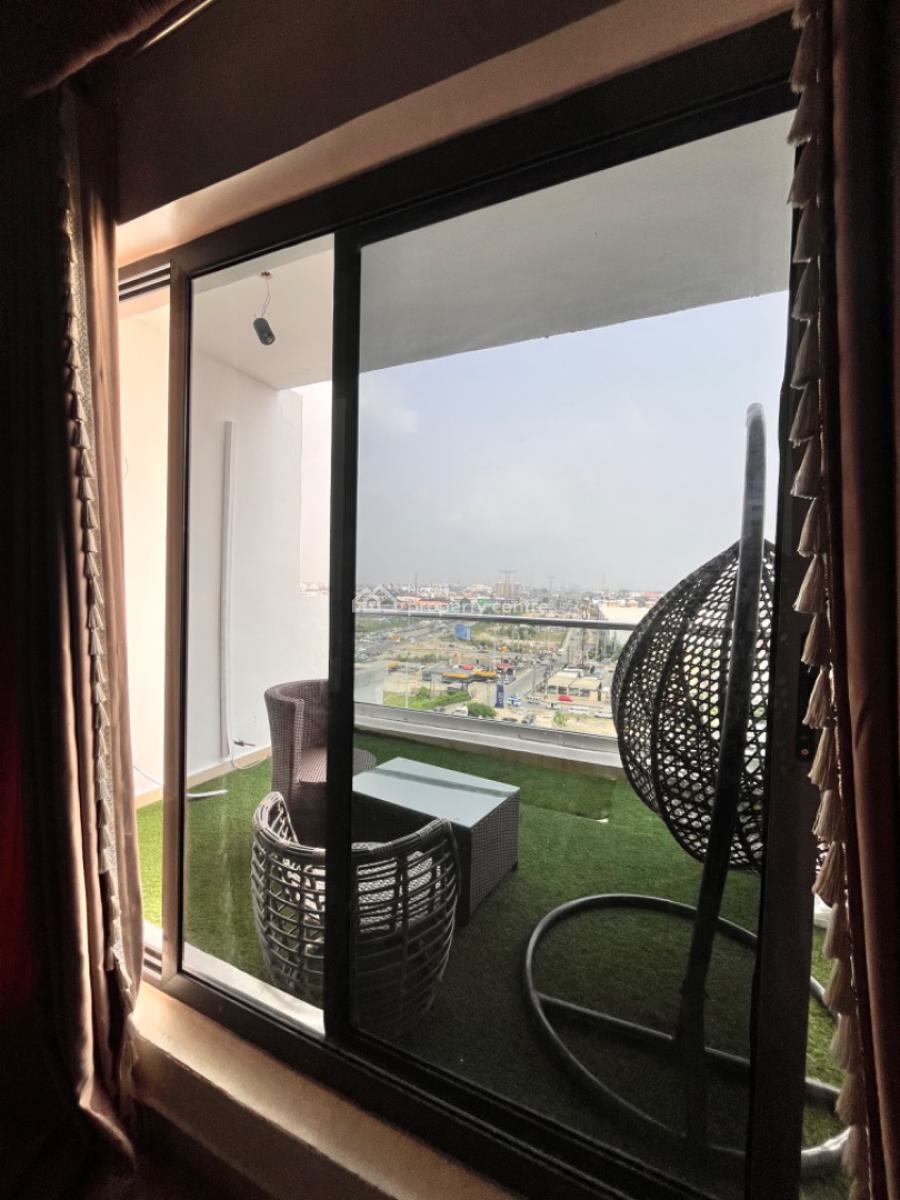 Luxury 4 Bedrooms Penthouse with Pool, Gym and Elevator, Lekki Phase 1, Lekki, Lagos, Flat / Apartment for Rent