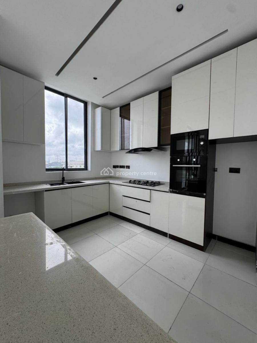 Capacious Fully Serviced 2 Bedrooms Apartment with Elevator, Lekki Phase 1, Lekki, Lagos, Flat / Apartment for Sale