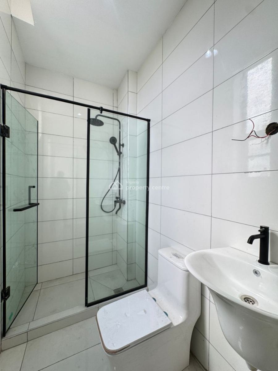 Capacious Fully Serviced 2 Bedrooms Apartment with Elevator, Lekki Phase 1, Lekki, Lagos, Flat / Apartment for Sale