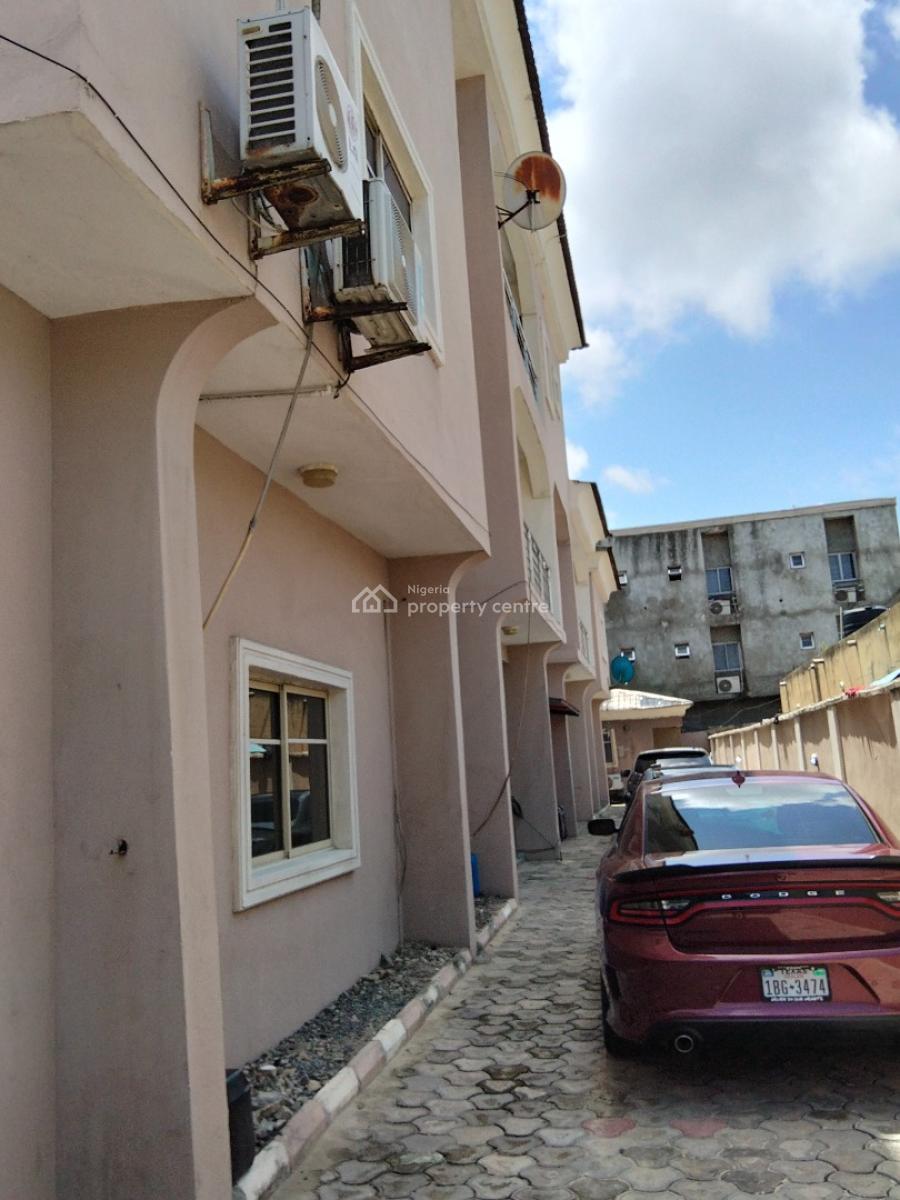 3 Bedrooms Apartment with Separate Staircase, Chevy View Estate, Chevron, Lekki Phase 2, Lekki, Lagos, Flat / Apartment for Sale