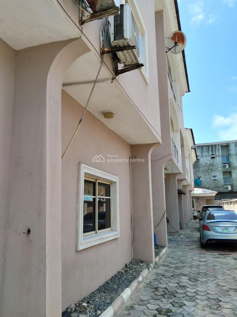 3 Bedrooms Apartment with Separate Staircase, Chevy View Estate, Chevron, Lekki Phase 2, Lekki, Lagos, Flat / Apartment for Sale