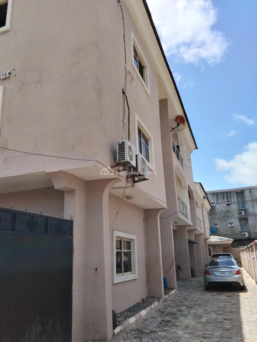 3 Bedrooms Apartment with Separate Staircase, Chevy View Estate, Chevron, Lekki Phase 2, Lekki, Lagos, Flat / Apartment for Sale
