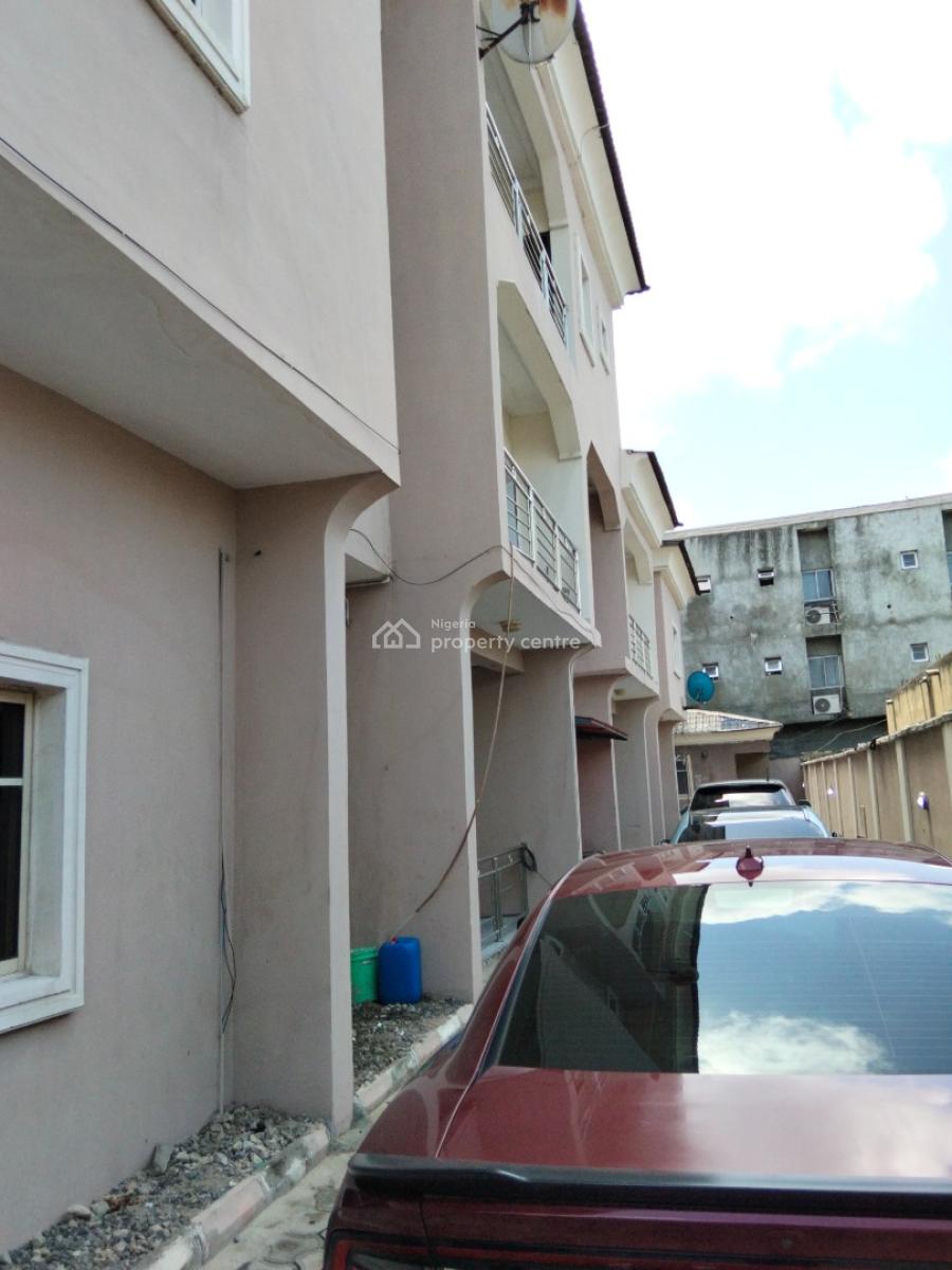 3 Bedrooms Apartment with Separate Staircase, Chevy View Estate, Chevron, Lekki Phase 2, Lekki, Lagos, Flat / Apartment for Sale