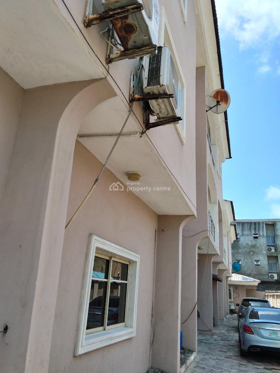 3 Bedrooms Apartment with Separate Staircase, Chevy View Estate, Chevron, Lekki Phase 2, Lekki, Lagos, Flat / Apartment for Sale