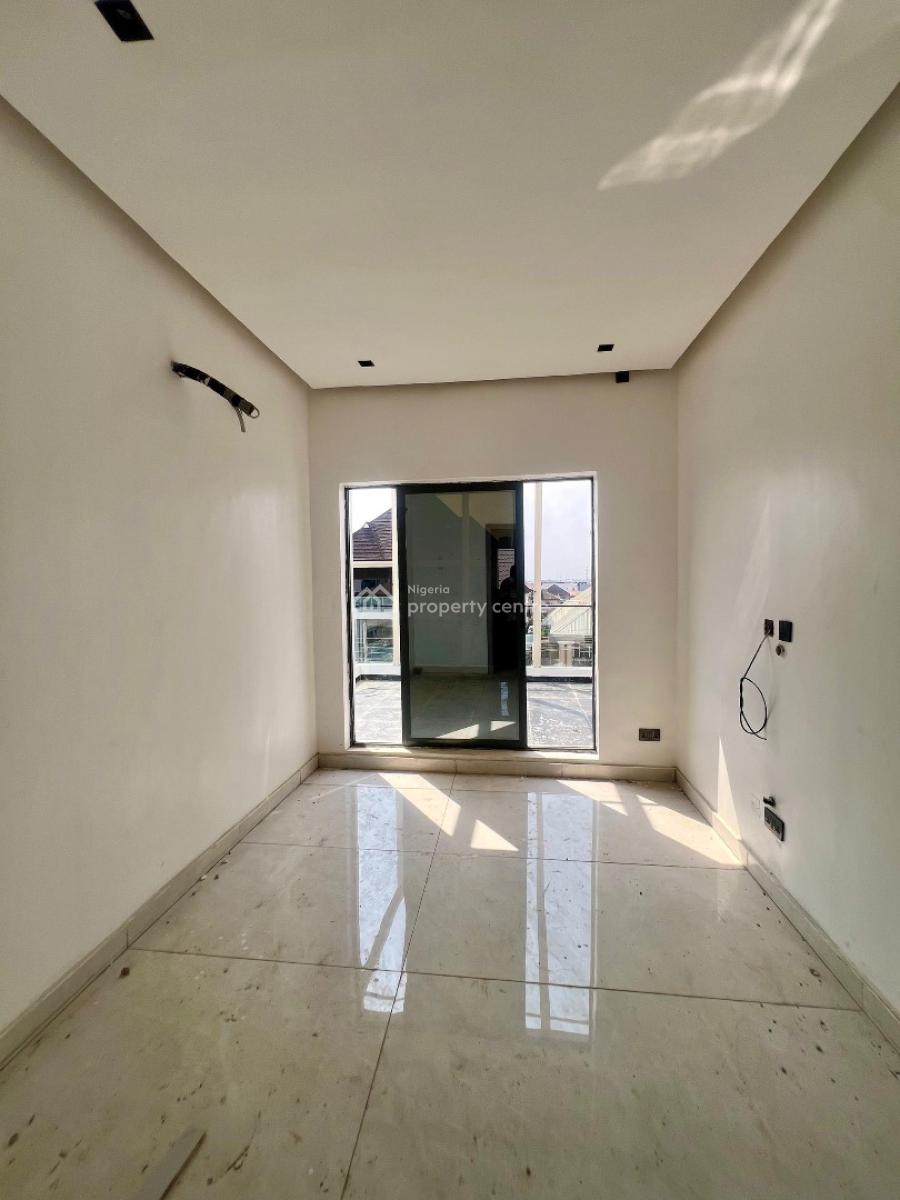 Spacious 4-bedrooms Semi Detached, Gra Phase 1, Magodo, Lagos, Semi-detached Duplex for Sale