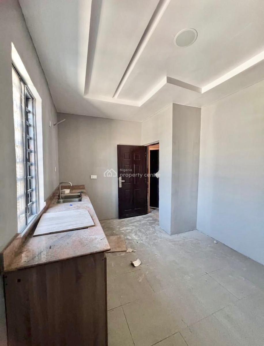 Well Maintained 3-bedroom Apartment (upstairs), Ologolo, Lekki, Lagos, Flat / Apartment for Rent