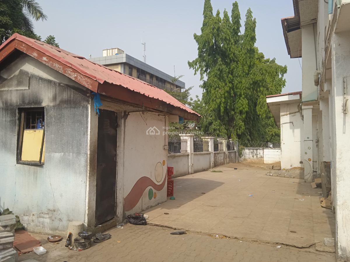 Duplex Strategic for Banking, Wuse 2, Abuja, Office Space for Rent