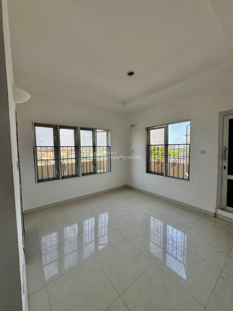 Three Bedroom Penthouse with 2 Room Boys Quarter and 24 Hours Power, Lekki Phase 1, Lekki, Lagos, Flat / Apartment for Rent